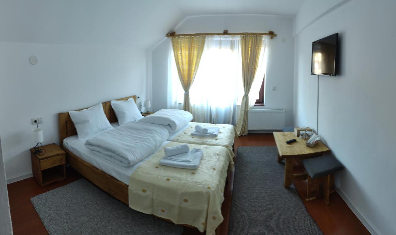 Pensiunea Trei Brazi Arieşeni Extérieur photo