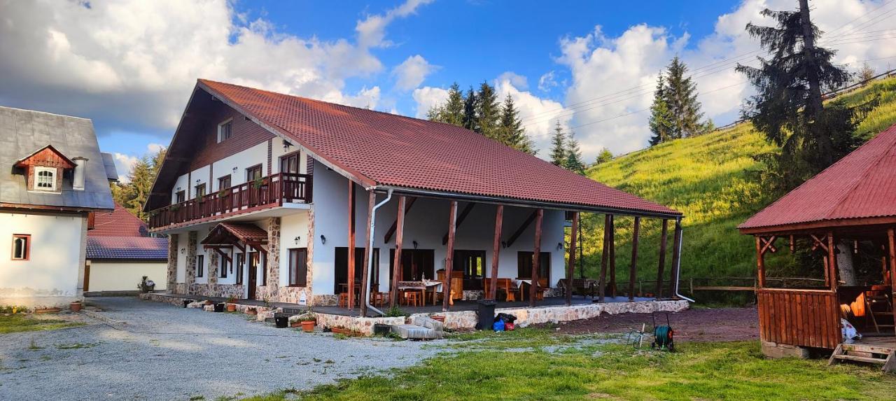 Pensiunea Trei Brazi Arieşeni Extérieur photo
